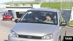 В бытность президентом Путин не чурался экстрима. Глава государства за рулем "Калины".