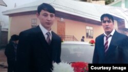 Бӯрибой Ҳайитов(аз чап) ва Бахтиёр Мавлонов дар рӯзи тӯйи Бӯрибой.