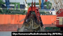 Китайська компанія China Harbour Engineering Company Ltd. (CHEC) поглиблює дно в українському порту
