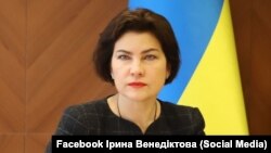 У ЗМІ називають цими «М і К» народних депутатів Віктора Медведчука і Тараса Козака. Радіо Свобода намагається з’ясувати, чи відповідає дійсності така інформація