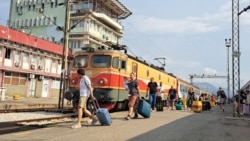 Vozovi u Crnoj Gori stali, otpravnici traže povišice Vozovi u Crnoj Gori stali, otpravnici traže povišice