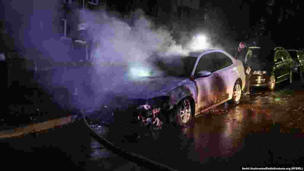 Російські прикордонники ввечері 25 листопада відкрили вогонь по корабельній групі Військово-морських сил Збройних сил України, є шестеро поранених. У ВМС повідомили про три захоплені українські кораблі. У Росії заявили про «провокацію Києва». В Генштабі Збройних сил повідомили, що станом на початок доби 26 листопада доля українських військових і кораблів невідома