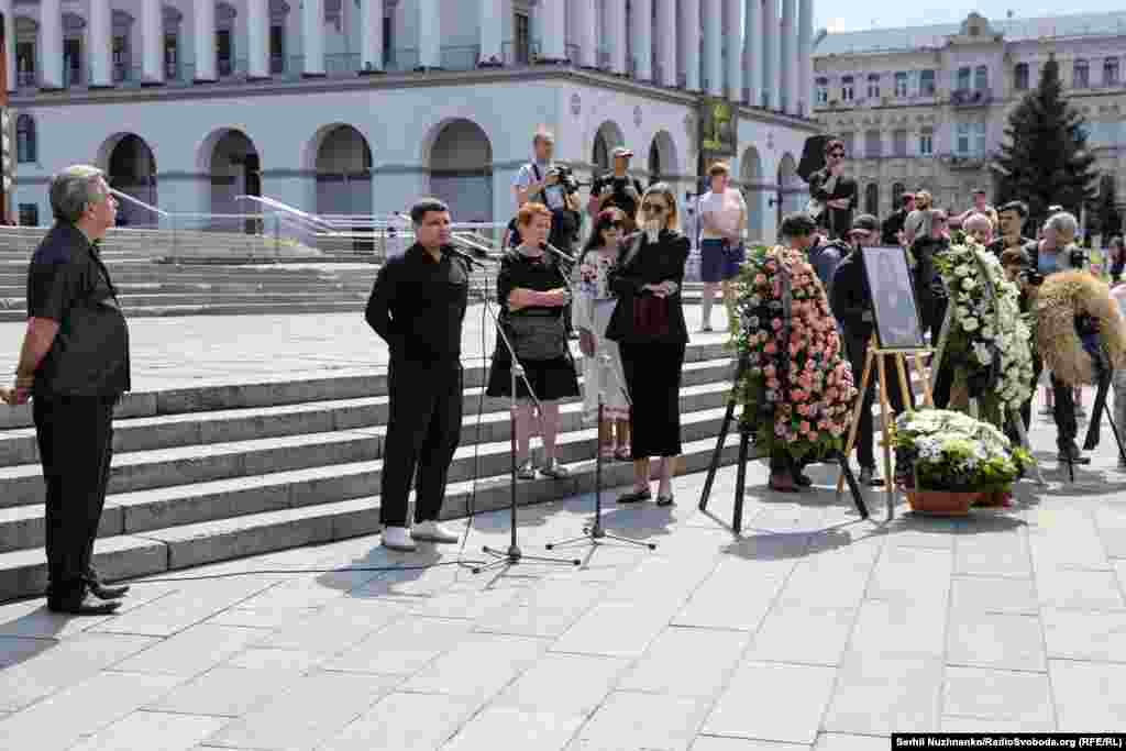 Колеги Вікторії діляться спогадами про неї під час прощання на майдані Незалежності