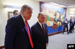 Дональд Трамп і Володимир Путін після переговорів на Алясці