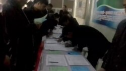 Овоздиҳии сокинон аз дурбини хабарнигори Озодӣ Овоздиҳии сокинон аз дурбини хабарнигори Озодӣ