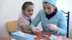 Ташхиси ҳазорҳо хонандаи мактаб барои ҷилавгирӣ аз ВИЧ Ташхиси ҳазорҳо хонандаи мактаб барои ҷилавгирӣ аз ВИЧ