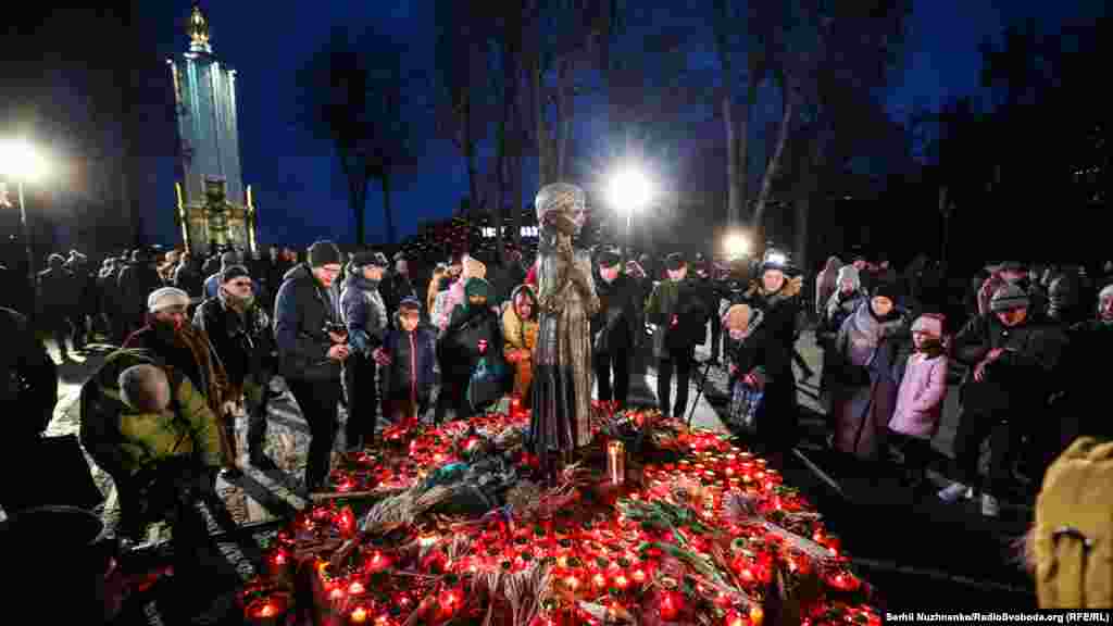 Меморіал жертв Голодомору осяявся «вогниками пам’яті»