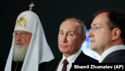 Путин, министр культуры Владимир Мединский и патриарх Кирилл