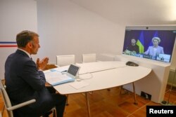 Președintele Macron găzduiește videoconferința liderilor „Coalision of the Willing”. 17 august 2025