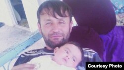 Акси Тоҳир Маҳмадовро наздиконаш дар ихтиёри торнамои Озодӣ гузоштанд