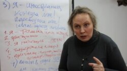 Валентина Чупик аз ҳавопаймо ба саволҳои Радиои Озодӣ посух дод Валентина Чупик аз ҳавопаймо ба саволҳои Радиои Озодӣ посух дод