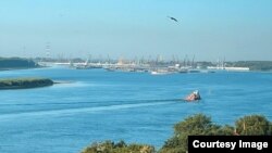 Дунай у порта Галаца. Фото Ольги Баженовой