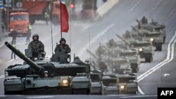 Российские танки T-90M на репетиции парада в Москве